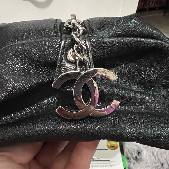 CHANEL Large Chain Trim Luxe Ligne Bowler Boston Bag - Picture 5 of 14